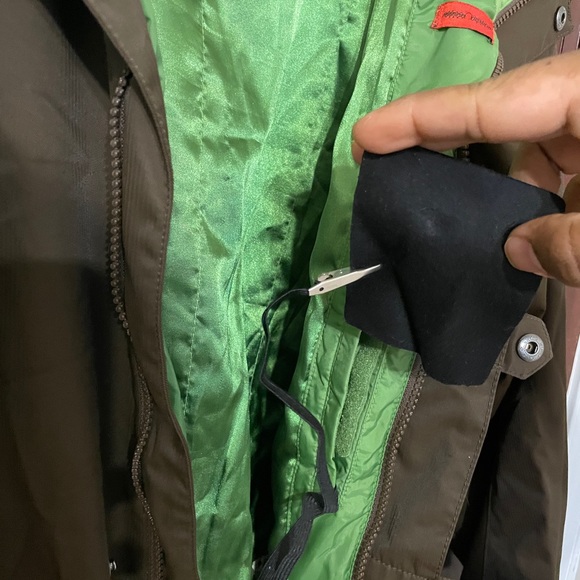 Unisex Burton jacket size large. - Picture 13 of 13